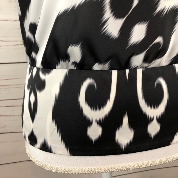 WHBM Sleeveless Black n White Top - Picture 3 of 7